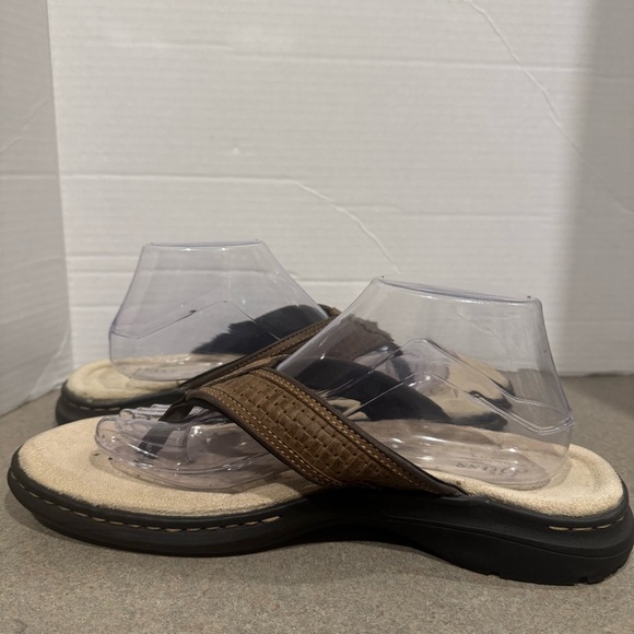 Bass Men’s Cove Brown Black Leather Boho Flip Flops Size 10 main image 9